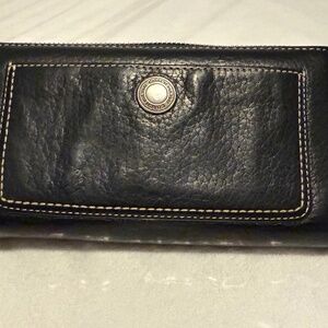 Coach Vintage Chelsea Black Pebbled Leather Zippered Accordion Wallet
